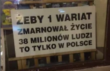 Taką tabliczkę wywiesił na szybie antykwariatu.