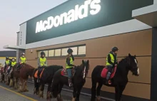 Przyjechali konno do Maka. Zamówienie złożyli w Drive Thru