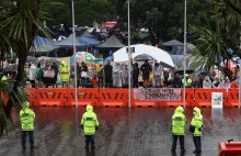 Nowa Zelandia: Protestujący przeciw obostrzeniom ignorują apele policji