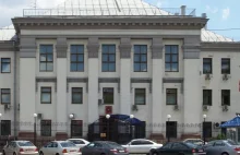 Dym nad rosyjską ambasadą w Kijowie. „Palą dokumenty?”