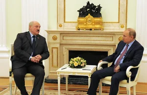 Łukaszenko na spotkaniu z Putinem: Nauczymy ludzi, jak toczy się wojnę.