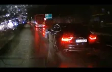 Bandyta w Audi zajeżdża drogę i hamuje