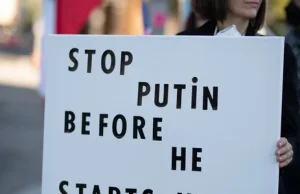 Ukraińcy przed ambasadą Rosji w Lizbonie: Zatrzymajcie Putina!