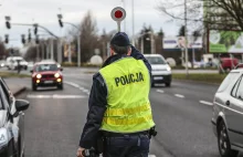 77-latka jechała pod prąd. Powiedziała policjantom, że może, bo pozwala jej wiek