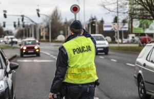 77-latka jechała pod prąd. Powiedziała policjantom, że może, bo pozwala jej wiek