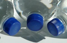 Pijesz wodę z plastikowej butelki? Możesz mieć problemy z hormonami!