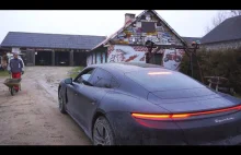 Sołtys ładuje elektryczne Porsche Taycan / Jak wyglądała elektryfikacja na wsi?