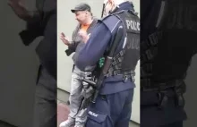 Policja szarpie obywatela w trosce o jego zdrowie (brak maski