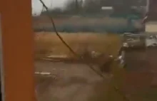 Atak rakietowy rosyjskiego myśliwca na zabudowania rodzinne [VIDEO]
