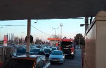 Gigantyczne kolejki na stacjach paliw na Podkarpaciu! Ceny szybują w górę!...