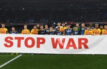 "Stop wojnie". Transparent Barcelony i Napoli nie został pokazany w TV