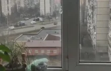Rosyjskie pojazdy umyślnie rozjeżdżają samochody z cywilami w środku!
