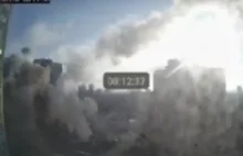 Kijów: Moment uderzenia rakiety w blok mieszkalny