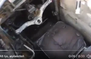 Ukraiński żołnierz pokazuje zdobyty rosyjski pojazd wojskowy - koszmarny stan