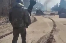 Ukraińscy żołnierze rozwalają Rosjan z NLAW'ami w ręku.