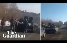 Ukrainian citizen confronts Russian soldiers after tank runs out of fuel