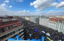 Mieszkańcy Pragi wyszli na ulicę w celu poparcia Ukrainy