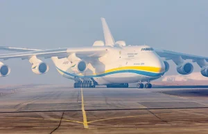 Rosjanie zniszczyli największy samolot transportowy na świecie An-225 Mrija
