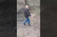 Ukrainiec z tytanowymi klejnotami przenosi minę