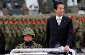 Były premier Japonii: powinniśmy rozważyć przyjęcie amerykańskiej broni jądrowej