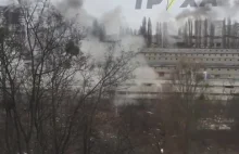 Rosjanie ostrzeliwują osiedla mieszkaniowe w Charkowie...