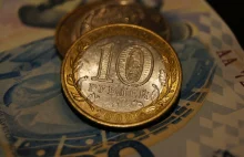 Krach walutowy w Rosji! Ludzie masowo wypłacają pieniądze z bankomatów