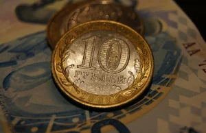 Krach walutowy w Rosji! Ludzie masowo wypłacają pieniądze z bankomatów