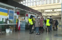 Poruszające sceny na dworcu w Warszawie. Dziennikarz nie mógł powstrzymać...