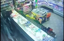 Atak nożownika na sprzedawcę w sklepie