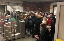 Zablokowania Rosjanom Apple/Google Pay powoduje ogromne kolejki w metrze