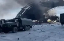 Nagranie z lotniska w Hostomelu - widać zniszczony samolot An-225 Mrija