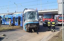 Zderzenie tramwaju z samochodem ciężarowym.