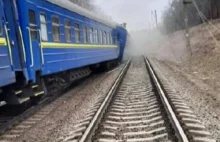 Ukraina. Rosjanie wysadzili tory, którymi miał jechać pociąg ewakuacyjny