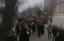 Chersoń, protestujący wyganiają ruskich.