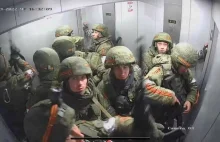 Rosyjscy żołnierze weszli do windy, by wjechać na dach. Świetny plan.