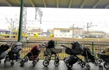 Polskie rodziny zostawiają wózki dziecięce dla przybywających Ukraińców