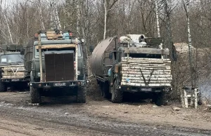 Rosyjskie pojazdy opancerzone drewnem. Bawią się w europejską wersję Mad Maxa?