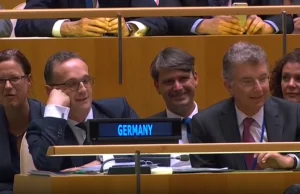 2018r - Niemiecki minister spraw zagranicznych śmieje się z Trumpa