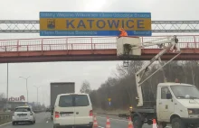 Katowice nie witają już wszystkich. Miasto zakleiło napis „Witamy” po rosyjsku