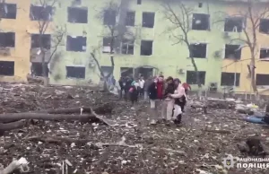 "Pod gruzami są dzieci".Mordercy Rosji zbombardowa szpital w Mariupolu