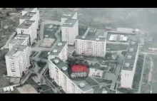 Nagranie z drona rosyjskich wojsk atakujących bezpośrednio z bloków mieszkalnych