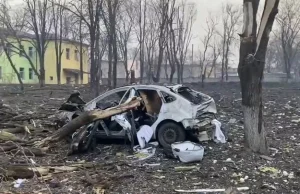 Mariupol w ruinie. Ludzie zaczynają umierać z braku wody