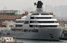 Jacht Abramowicza "ucieka" z portu w Sycylii, aby uniknąć zajęcia