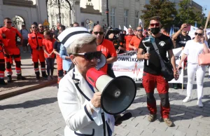 Pielęgniarka odsunięta od pracy, bez prawa do wynagrodzenia. Za brak szczepienia