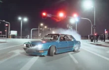 Szalony drift w BMW E28 V8 na polskich drogach