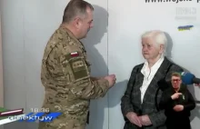 Pani Danuta otrzymała od WOT medal za zasługi dla obronności kraju