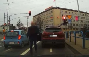 Kierowca zaatakował Białorusinów. "Zmień rejestrację albo sp********"
