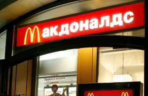 Ruski grubas Luka Safronov przykuł się kajdankami do McDonalda