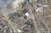 Pułk "AZOW" Pokazuje pole bitwy nagrywane za pomocą drona.