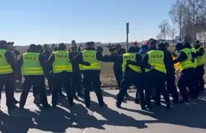 Polska policja wypiera aktywistów blokujących ciężarówki jadące do Rosji
